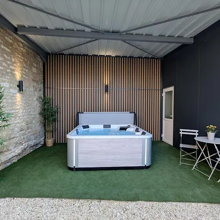 Maison Charentaise Renovee, Vue Campagne - Pers. *